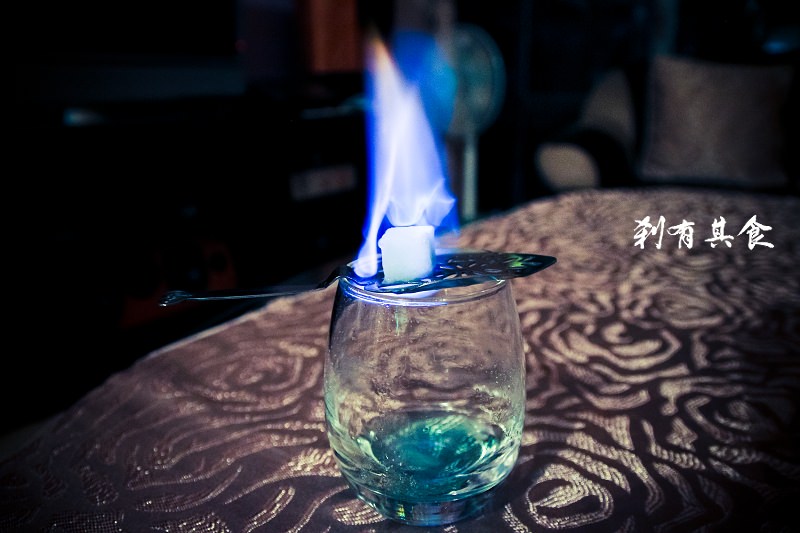 [調酒] 藍色火焰超美 名模Akemi化身綠精靈代言的 夢幻調酒 艾碧斯 Absinth