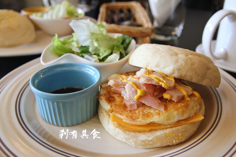 [台中] 便宜又好吃的滿福堡早午餐 Random cafe (WiFi)（已歇業）