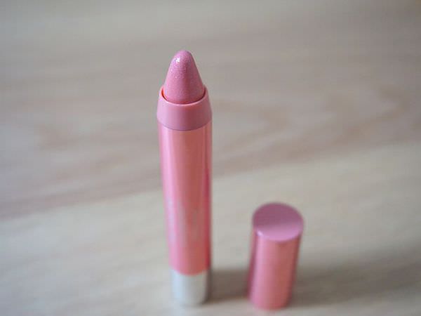 [眼妝唇彩]Maybelline 超激細 抗暈眼線液&露華濃戀愛持色潤唇筆。原來還有這麼好用的彩妝品！