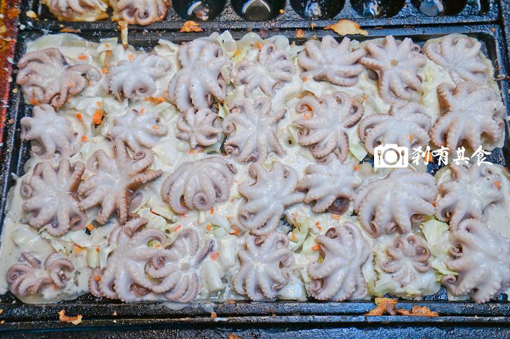 八目章魚花 | 忠孝夜市超人氣美食 章魚燒新吃法 吃得到整隻章魚 新鮮現做
