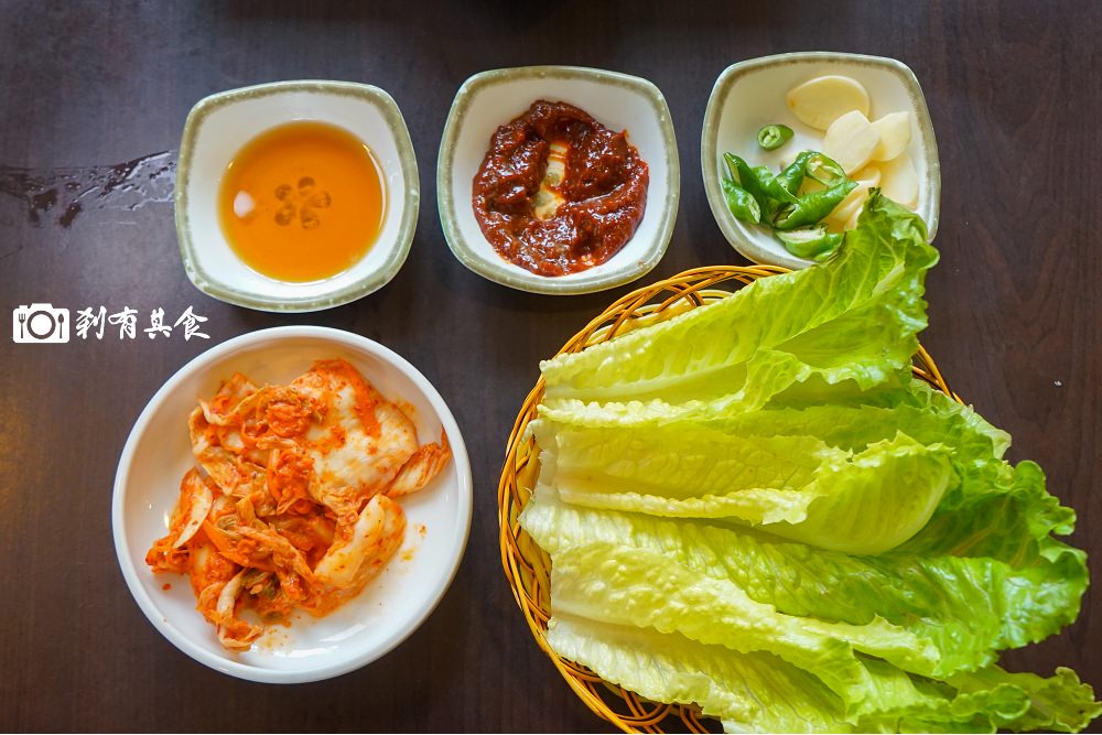 朴山傳統韓國料理 | 台中韓式料理 餐點大份建議多人分食 推朴山海鮮湯 9種小菜大軍 還有冰柚子茶喝到飽 ( 存中街美食 )