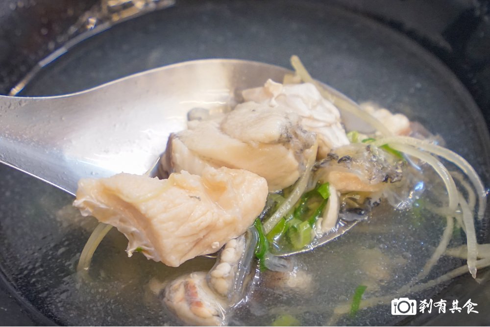 大員鮮魚湯 | 台中西區美食 每天現殺鮮魚 鮮魚湯好喝 是用魚骨熬的 ( 2017菜單 )