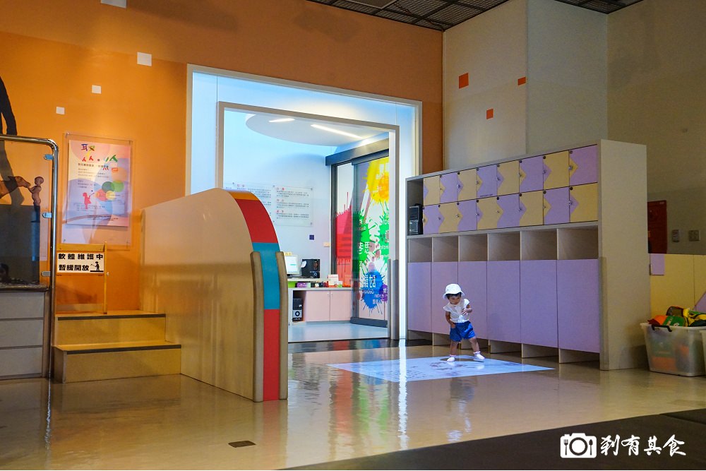 [台中免費親子景點] 國立美術館兒童遊戲室 | 假日溜小孩好去處 人多最好提前預約 還有水畫區 ( 網路及電話預約方式 )