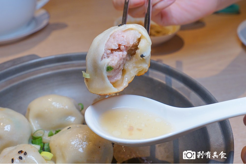 漢來上海湯包 台中店 | 台中中友百貨美食 推上海生煎湯包 鮮魚煨湯麵 (排隊攻略)