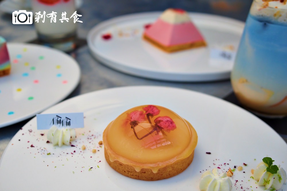 偷偷 Toutou Cuisine｜玻璃屋與乾燥花交織而成的夢幻空間，藏著彩虹與富士山的唯美系甜點