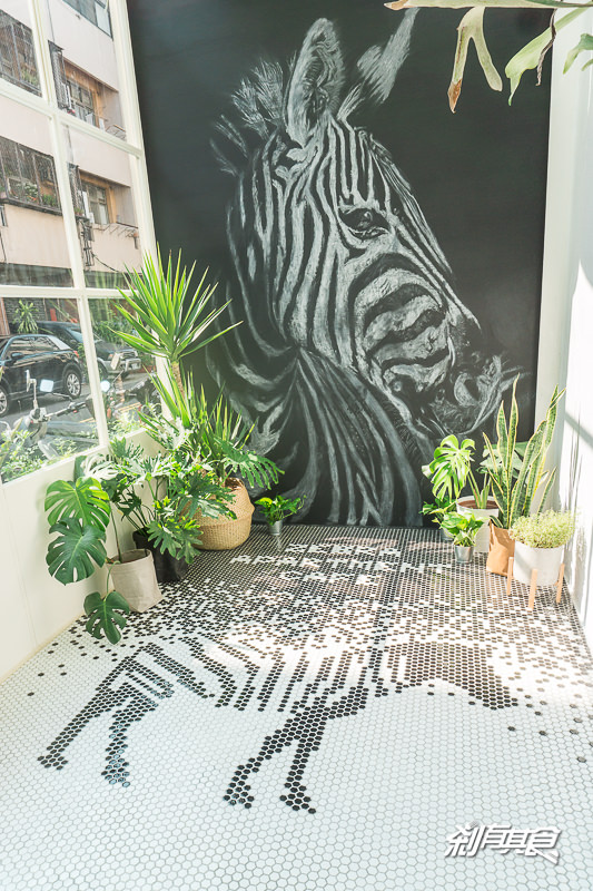 斑馬公寓咖啡 Zebra Apartment Cafe | 台中西區特色老宅咖啡 斑馬散步咖啡二店 還有採光超棒的玻璃屋