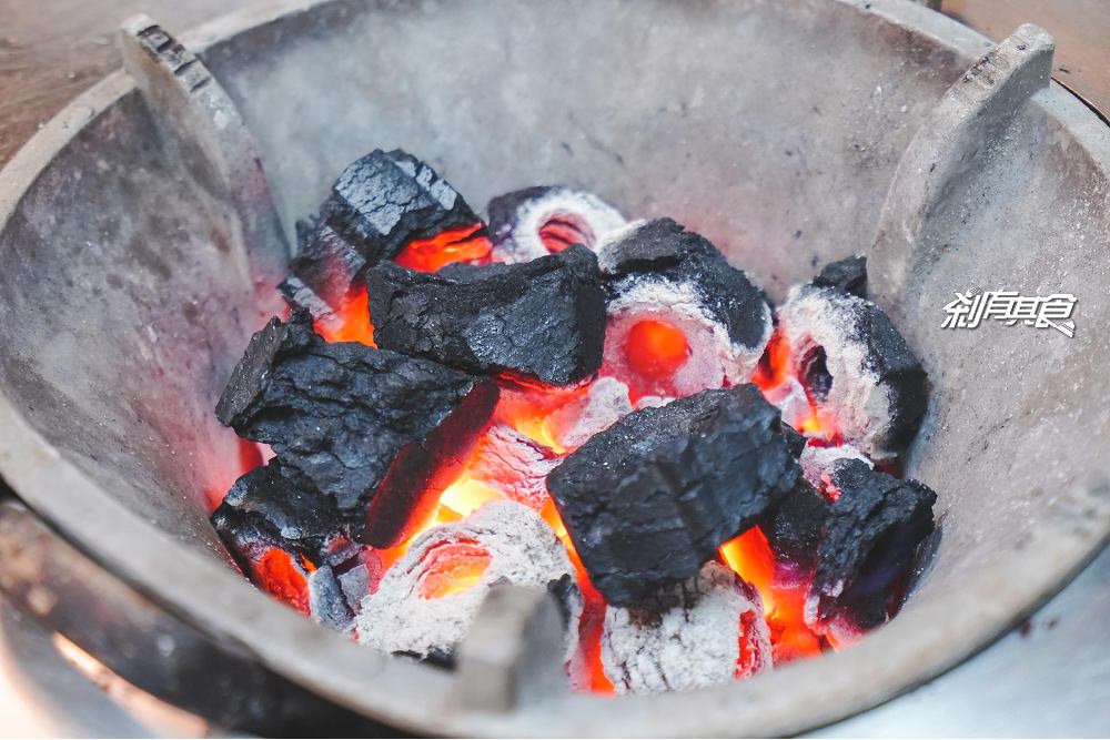石桌羊排爐 | 台中羊肉爐 隱藏在土地公廟旁的老牌炭火羊肉爐 口味偏重