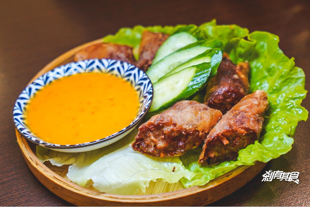 越好吃越南料理 | 台中大里美食 越式火鍋新上市 越南老闆娘 文青風設計