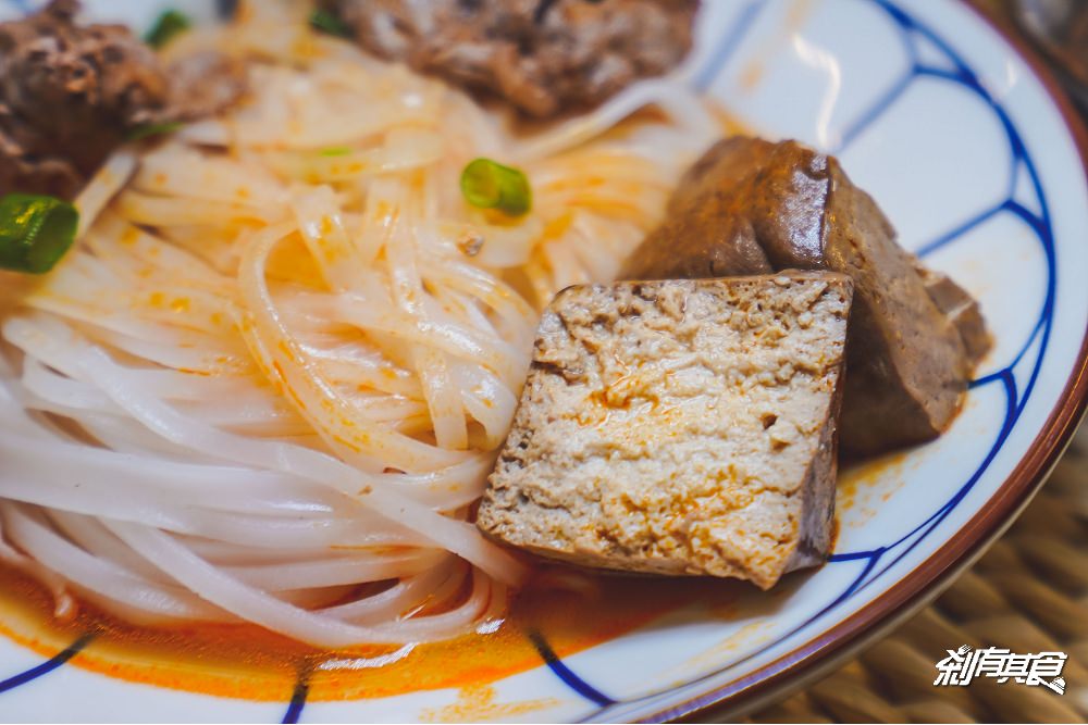 越好吃越南料理 | 台中大里美食 越式火鍋新上市 越南老闆娘 文青風設計