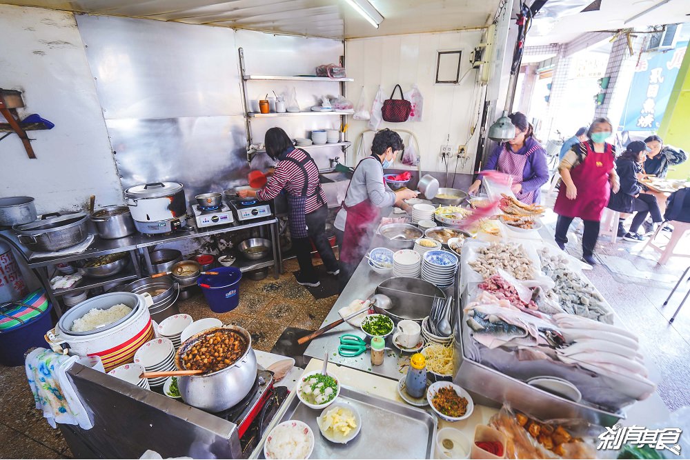 阿和肉燥飯 | 台南美食 在地人的早餐 30年老店早上6點半開賣 魚皮湯好甜啊！