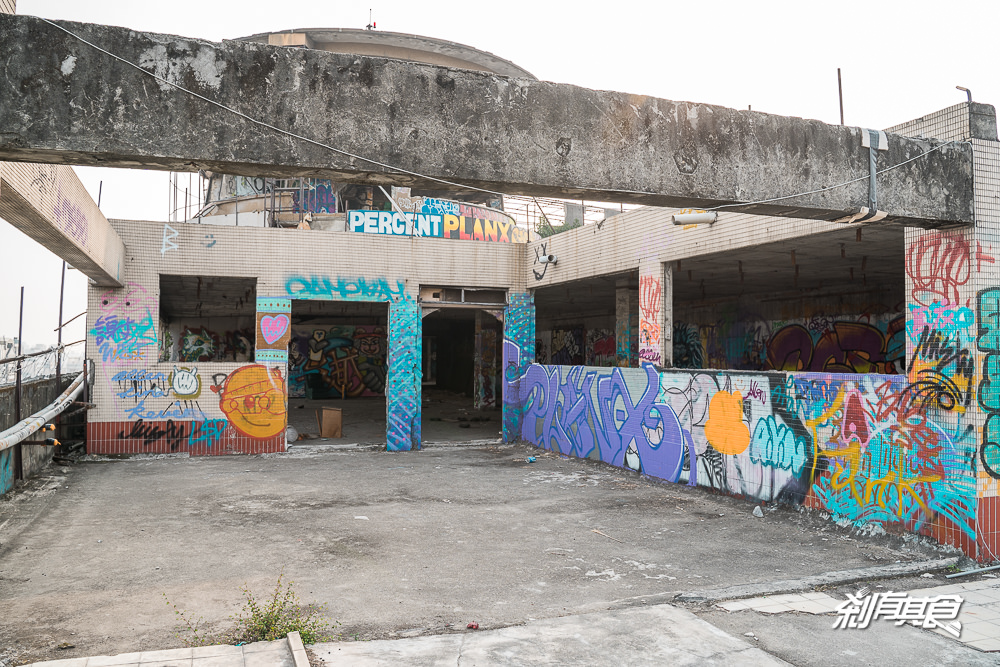 千越大樓 | 台中景點 40年歷史的老建築，塗鴉團隊進駐，超夯廢墟風格拍照景點