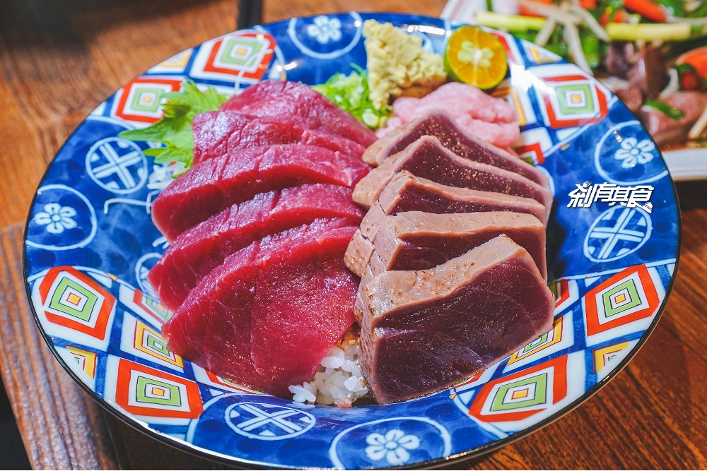 羽笠食事 | 台中日式推薦 海寶丼鮭魚卵小山真的太誇張 黑鮪魚 螢烏賊 烤鮮蚵都來一份！