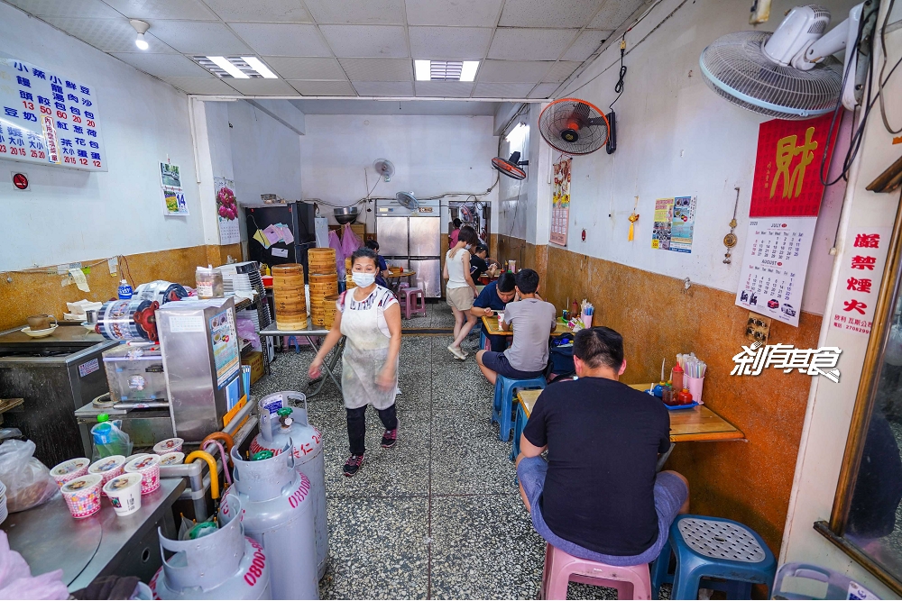 長江早點 | 台中北屯區早餐 每天排隊的中式早餐店 小籠湯包、燒餅、油條好吃
