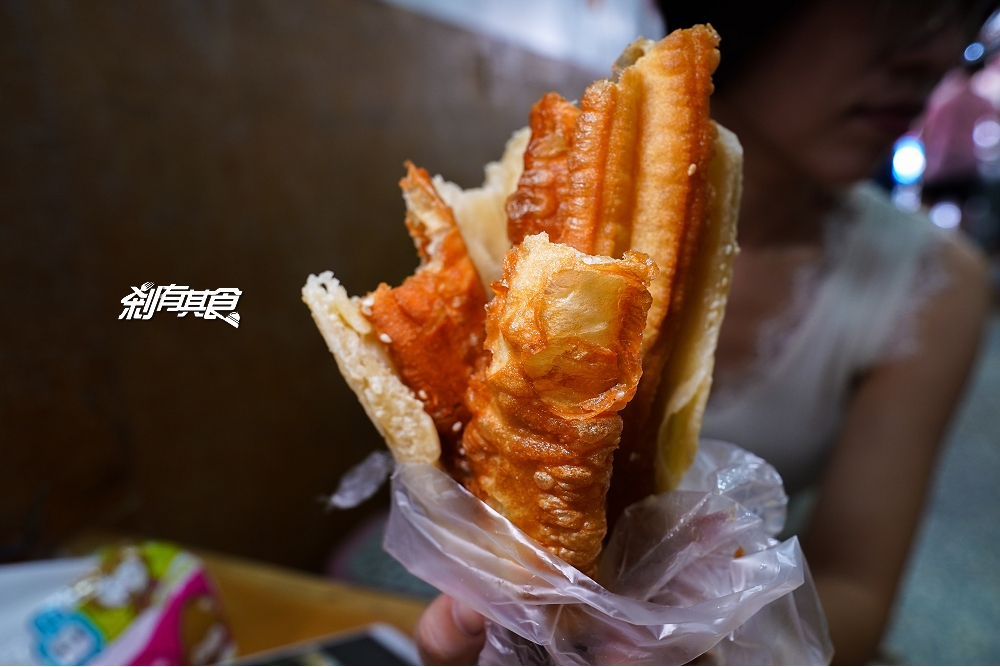 長江早點 | 台中北屯區早餐 每天排隊的中式早餐店 小籠湯包、燒餅、油條好吃