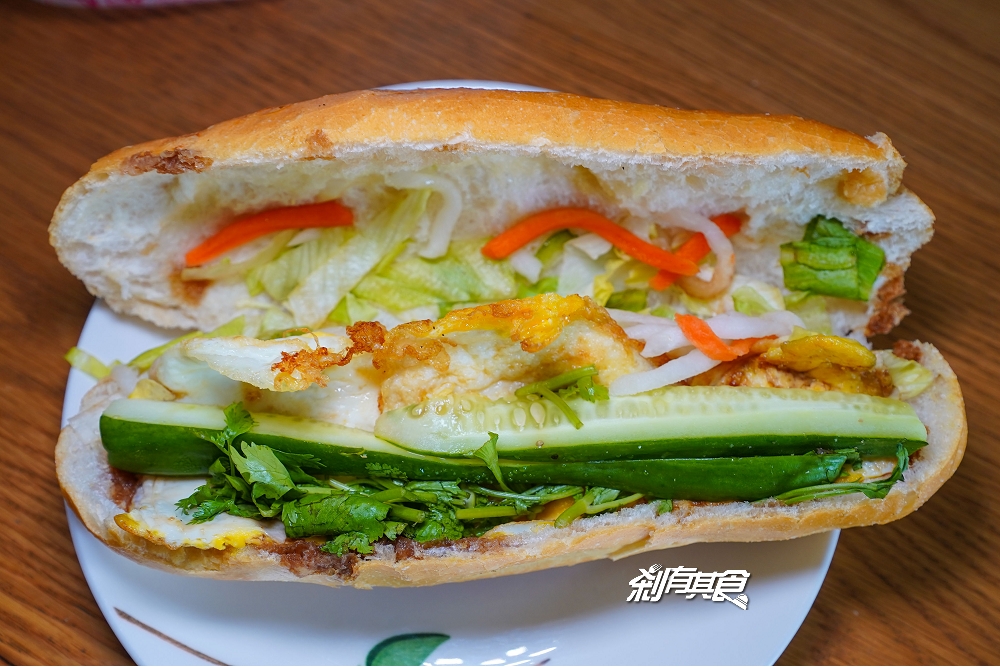台中越南法國麵包工藝 | 第二市場美食 每天現做的外酥內Q法國夾心麵包 (菜單)