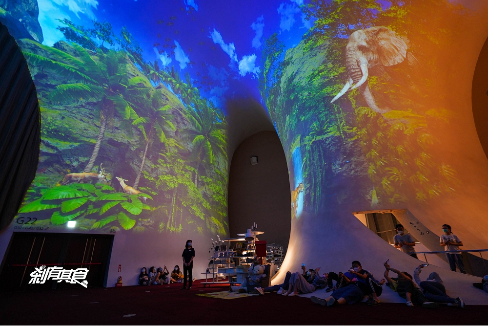 台中國家歌劇院 光之曲幕 | 台中光影秀 海底世界、極光、叢林、星空 光彩炫目 免費入場