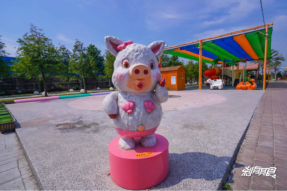 三隻小豬觀光農場 | 嘉義新景點 巨大粉紅豬、蘑菇屋、哈比屋 近距離觀察小動物