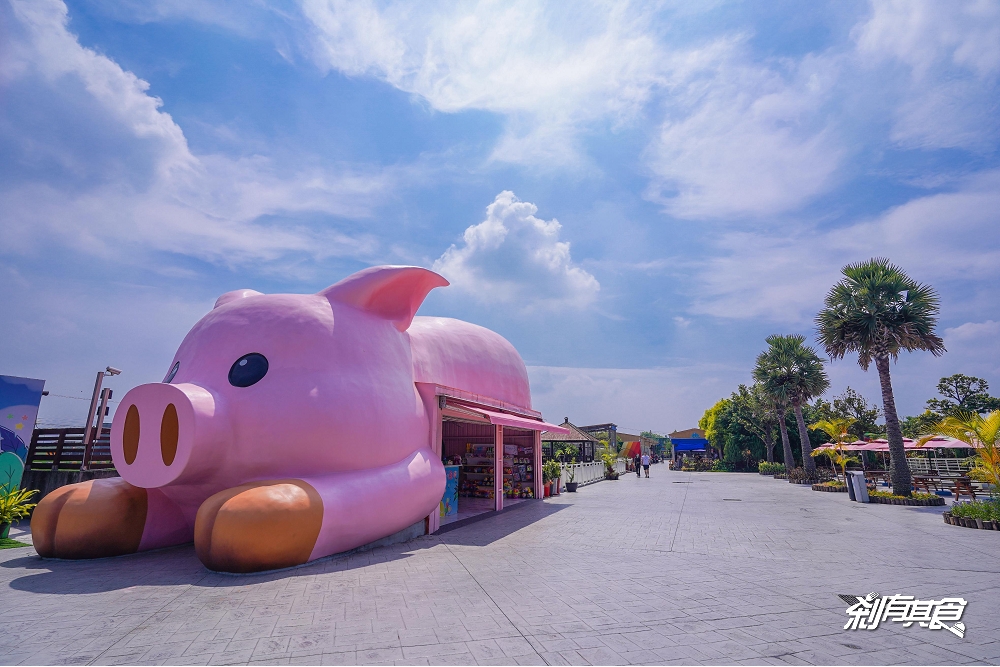 三隻小豬觀光農場 | 嘉義新景點 巨大粉紅豬、蘑菇屋、哈比屋 近距離觀察小動物