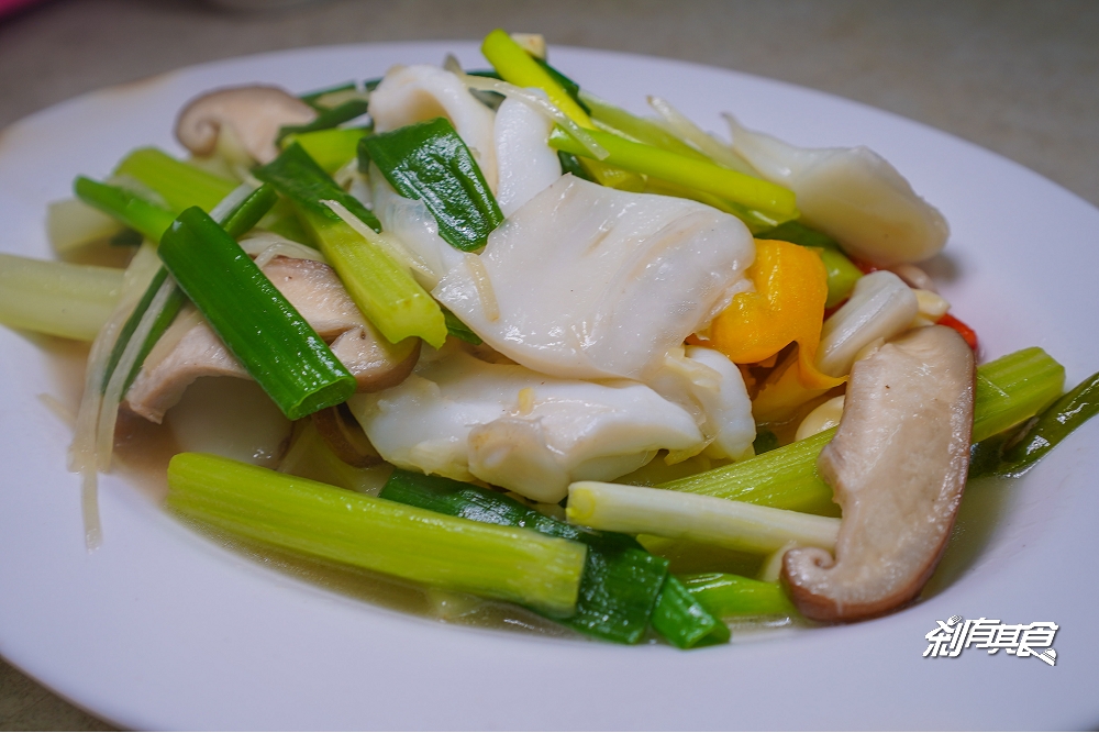 精武路菜脯雞 | 台中東區美食 菜脯烏骨雞好吃 夏天還可以加竹筍 熱炒也不錯