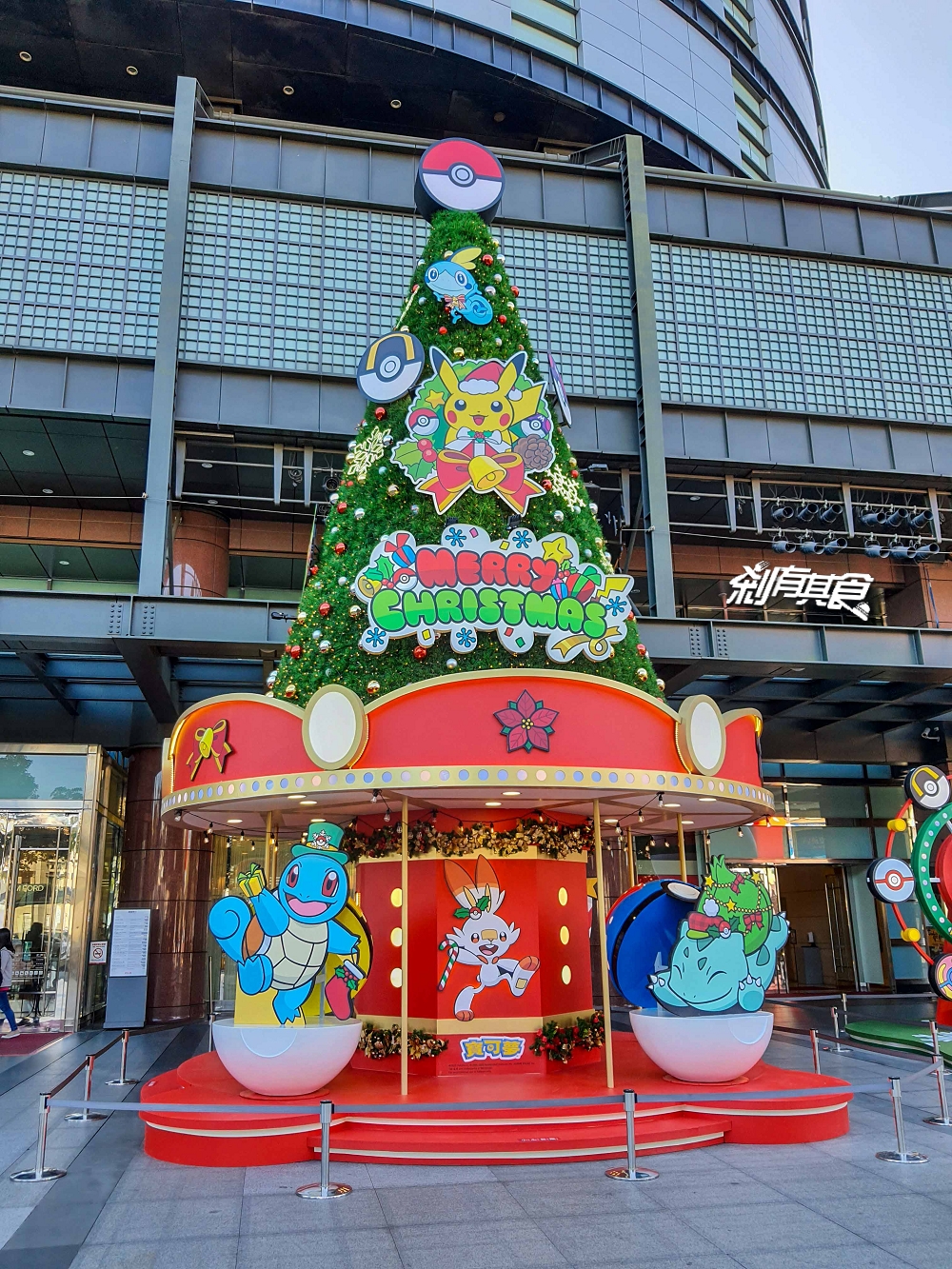 寶可夢耶誕樂園 | 台中聖誕節活動 巨型聖誕帽皮卡丘 旋轉木馬耶誕樹 快來拍一波