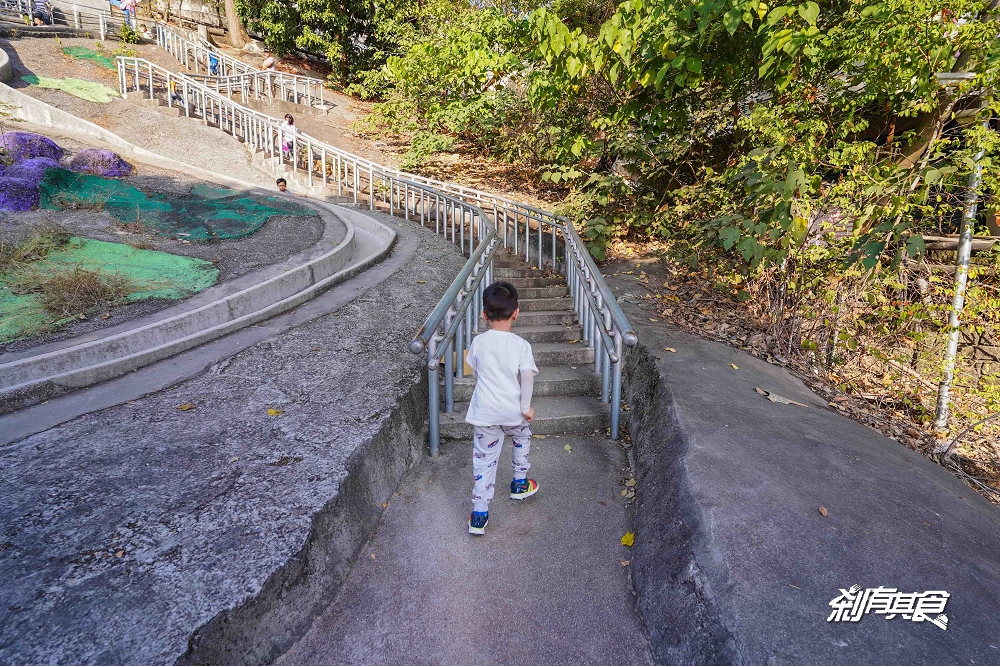 彰化百果山溜滑梯 | 彰化特色公園 彰化免費親子景點 中部最長磨石子溜滑梯