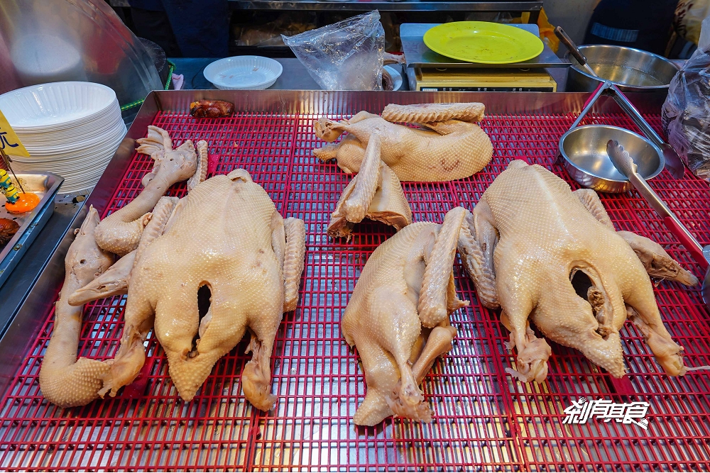 朝日鵝 | 台中北平路黃昏市場美食 晚來吃不到的秒殺鵝肉 港式三寶 玫瑰油雞腿 檸檬胡椒蝦