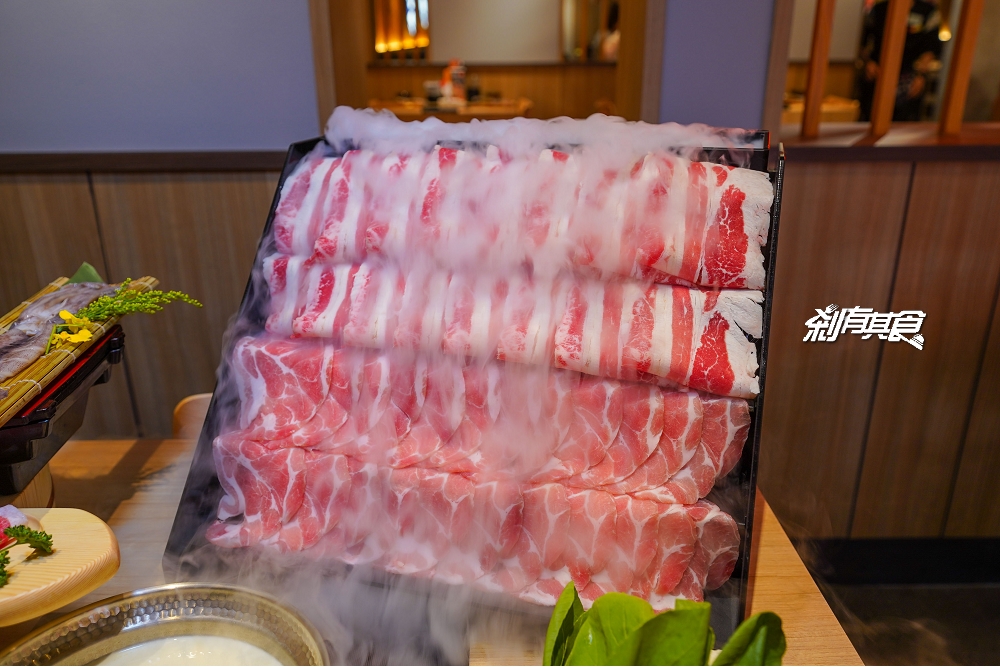聚北海道鍋物台中公益店 | 2.0大升級 火鍋+自助吧吃到飽 奶凍熊、海鮮船、肉肉瀑布太浮誇