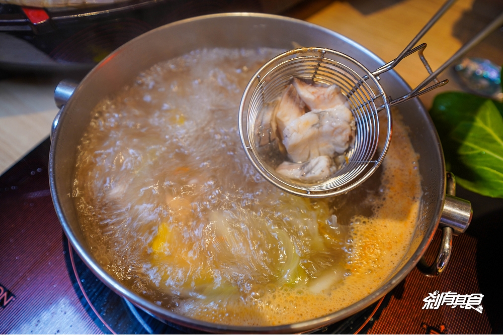 聚北海道鍋物台中公益店 | 2.0大升級 火鍋+自助吧吃到飽 奶凍熊、海鮮船、肉肉瀑布太浮誇