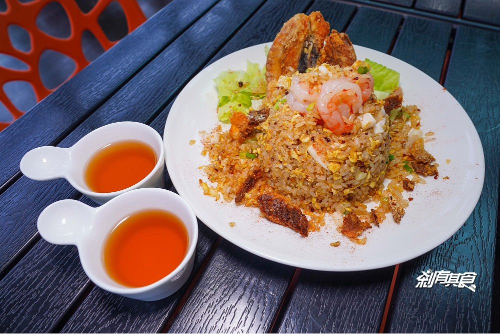 璞樹文旅 | 台中西屯區美食 打破傳統的滴雞精炒飯「美人酥肚盛翡翠海味炒飯」