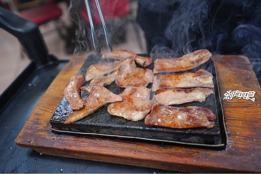 富哥牛肉爐 | 台中好吃牛肉爐 牛肉爐便宜好吃 岩燒牛舌也是必點！