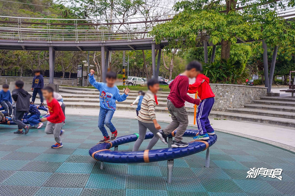 鰲峰山運動公園 | 台中特色公園 溜小孩聖地 根本就是「極限體能王」培訓場地