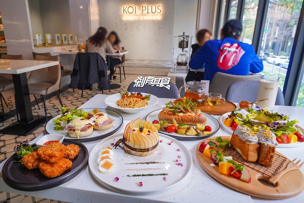 KOI PLUS | 台中早午餐推薦 熔漿班尼迪克蛋 普羅旺斯戰斧豬排燉飯 泰式酸辣海鮮沙拉