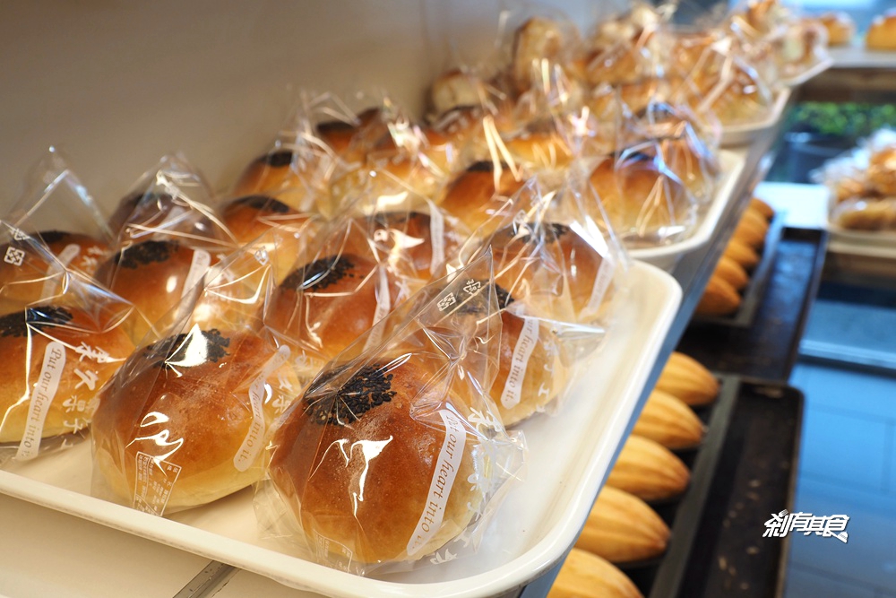 康久菓子工坊｜大雅人最愛麵包店 「蛋黃酥、月娘、松子酥」中秋禮盒熱賣中