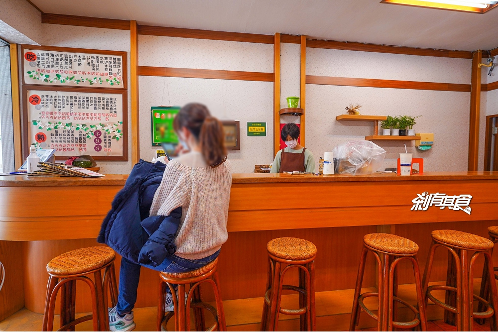 雙江茶行 | 台中茶店 陪著台中人長大的38年老茶店 還有經典飲料「四喜轉身」