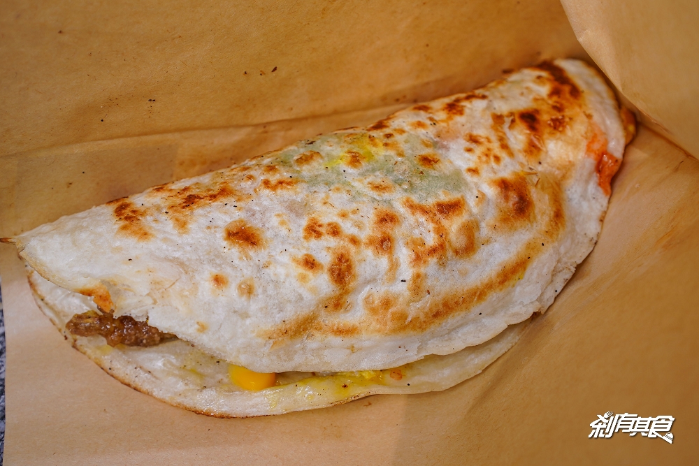 OT蛋餅 | 台中北區早餐 長的像小披薩的「蛋餅」有20種口味 「酥皮餅」也很好吃