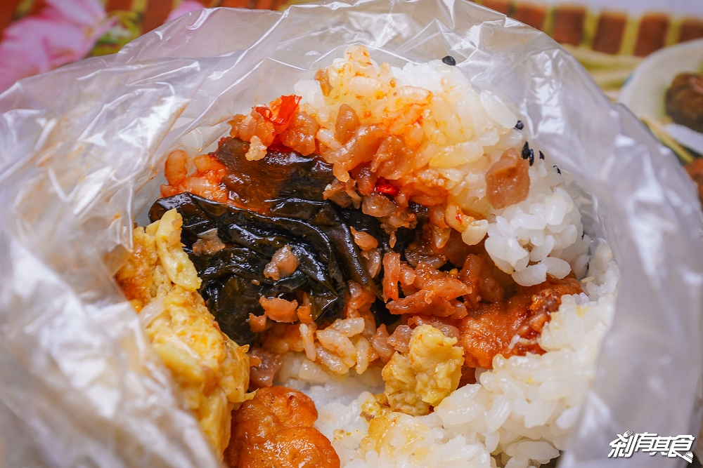 日式飯糰吐司 | 台中超人氣飯糰 居然有卜肉、日式厚蛋、昆布佃煮，你拿到是日曆還是報紙呢？