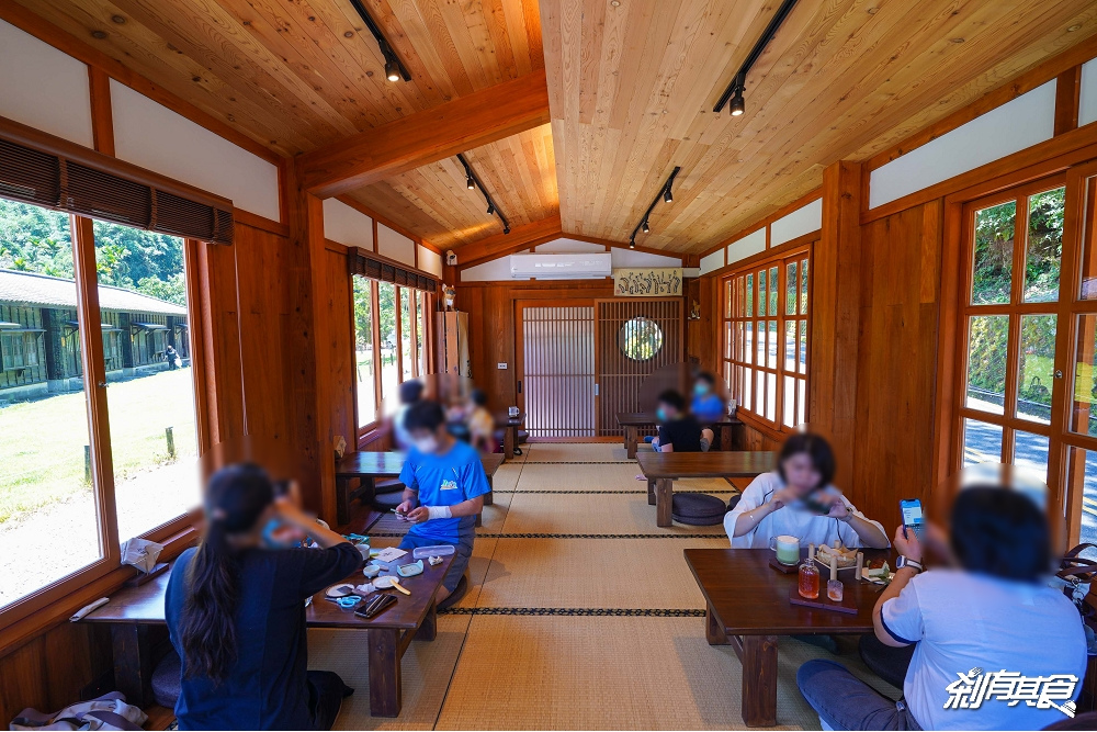 日月潭湖の怪物咖啡 | 南投日式木造咖啡廳 「湖怪造型紅龜粿」必吃！