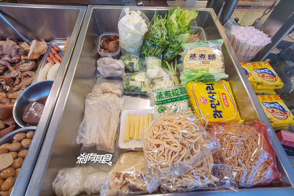 陳記滷味漢口店 | 台中滷味 小鮮肉老闆的好吃滷味 特製辣醬必加！