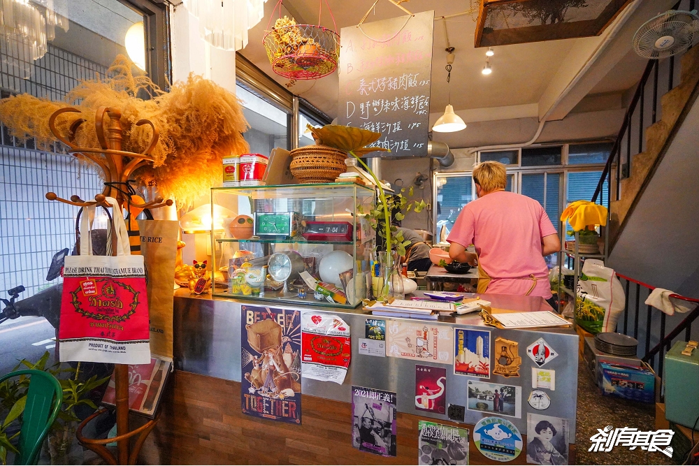 張波歺室 | 台中泰式咖哩 隱藏在模範市場裡的泰式餐廳 還有好吃酸辣海鮮媽媽麵