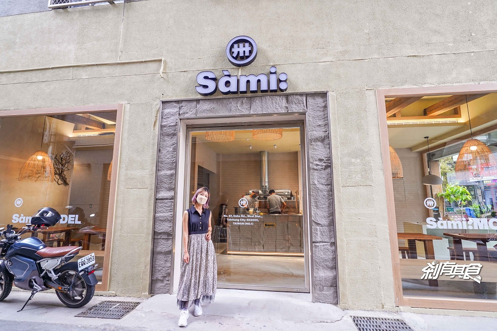 台中最美麵店！「Sami卅麵」隱藏在模範市場的網美麵店 旋轉門好美！(菜單)