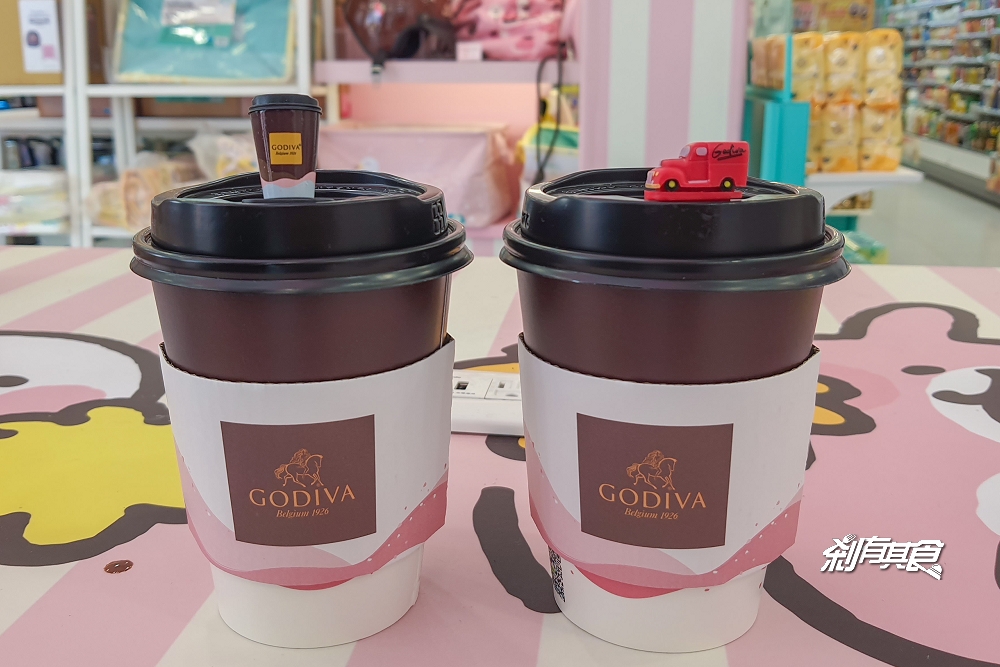 7-11 GODIVA熱巧克力「GODIVA粉紅鹽熱巧克力」限量開賣！免費送「經典粉紅小貨車、2022限定版熱可可」造型杯塞也太可愛了吧！