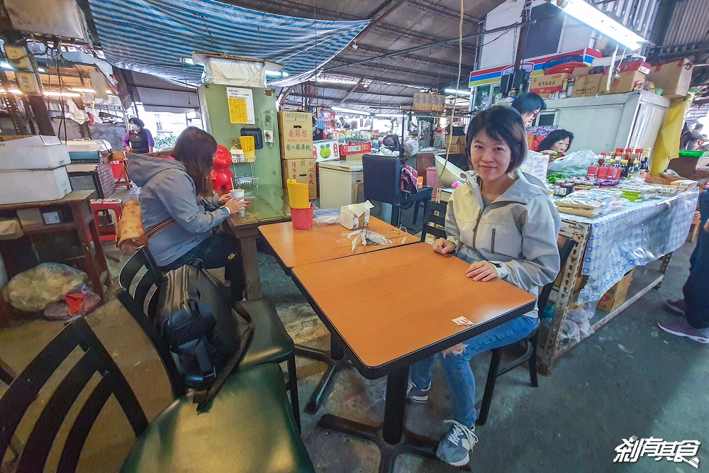 小時代眷村美食 | 台中早餐 隱藏在惠來市場的古早味粉漿蛋餅 皮蛋蛋餅好好吃！