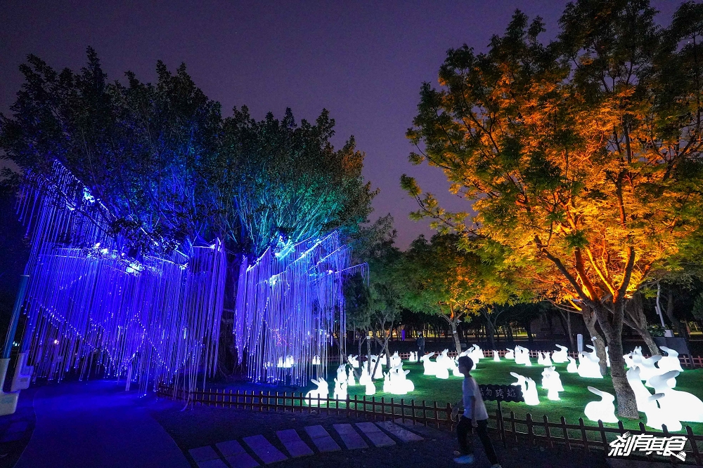 台中中央公園魔盒世界 | 台中夜景 「阿凡達生命樹、萌萌阿達兔」 重新開放拍起來！