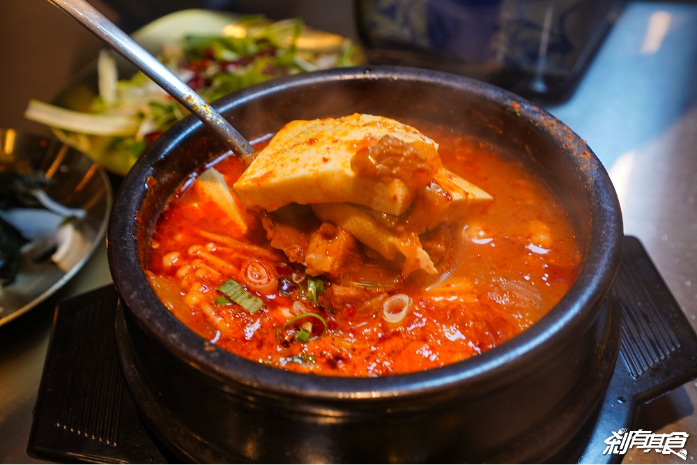 火板大叔韓國烤肉十甲店 | 台中東區美食 推「吱吱叫五花肉、韓式涼麵、辛奇鍋、韓式水蒸蛋」還有小菜吃到飽