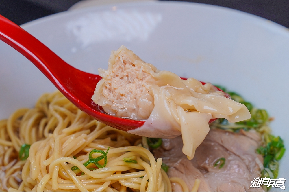 MOTONARI琉球豚骨拉麵 | 台中拉麵 日本人老闆開的沖繩拉麵 「清湯醬油拉麵、赤豚骨拉麵」