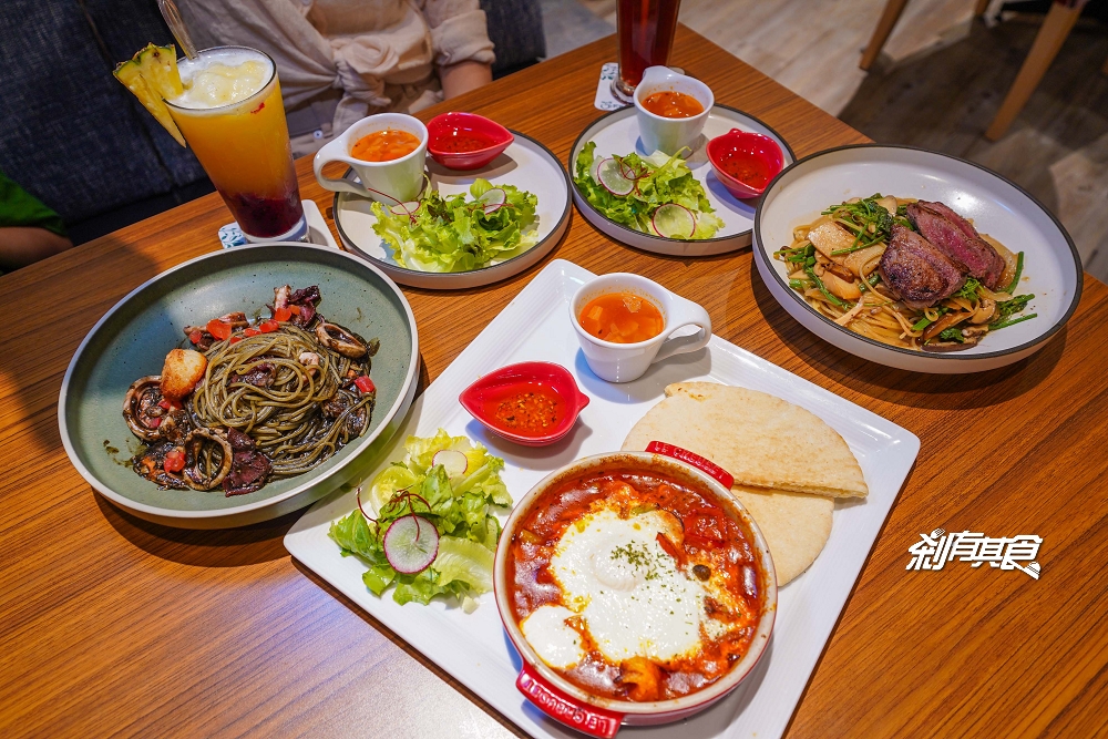 武藏野森珈琲diner | 台中LaLaport美食 森林渡假風早午餐 極黑和牛義大利麵、舒芙蕾鬆餅