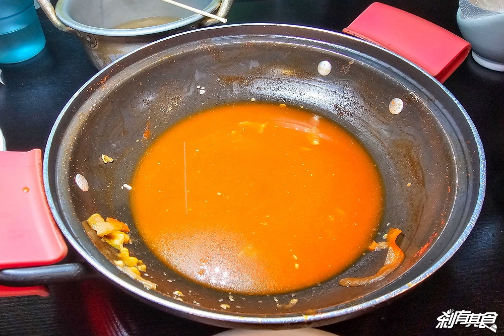求求辣年糕 | 台中一中商圈美食 韓國歐爸開的韓式辣炒年糕鍋 吃完還能做炒飯