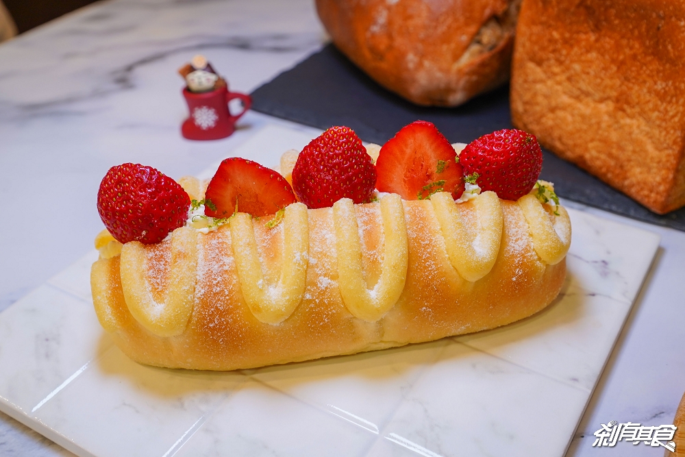 義大利聖誕水果麵包「潘納托尼Panettone」台中也吃得到！ 「草莓生吐司、草莓奶露」45’s bakery