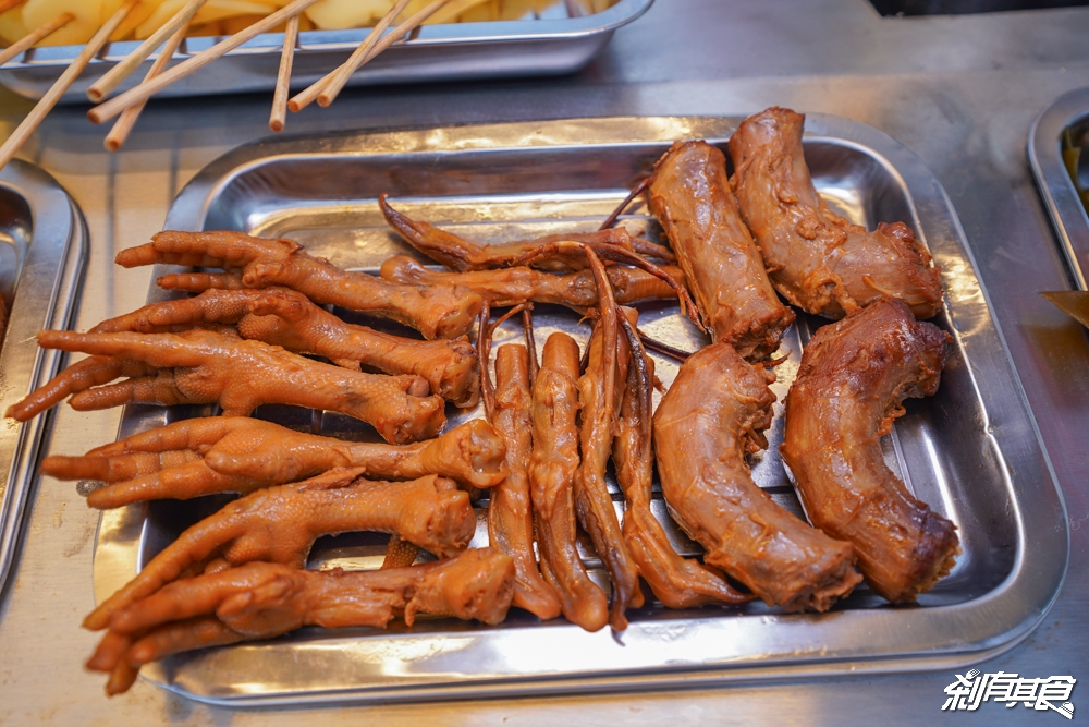 花丁滷串 | 總站夜市美食 傳承陝西人氣小吃 一串10元起 「豬棒腿、鴨腱腸、王子麵」必點！