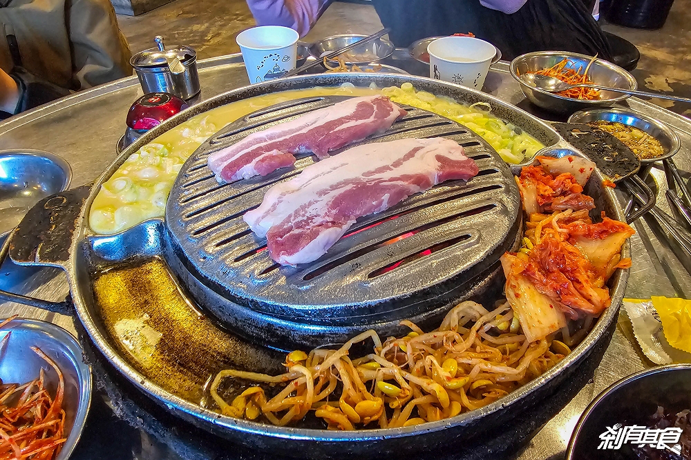 伍班長烤肉 오반장 | 釜山海雲台美食 超人氣炭火烤肉 還有蒸蛋配著吃 (中文菜單)